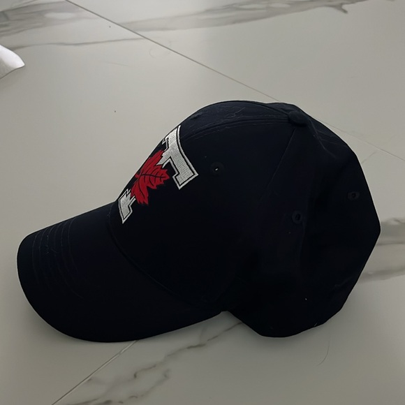 Barrow’s | UofT Baseball Cap - Picture 2 of 5